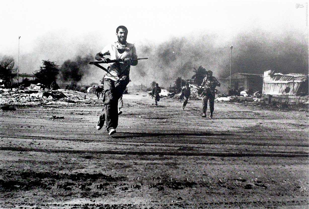 Civilians fighting the Iraqi invasion