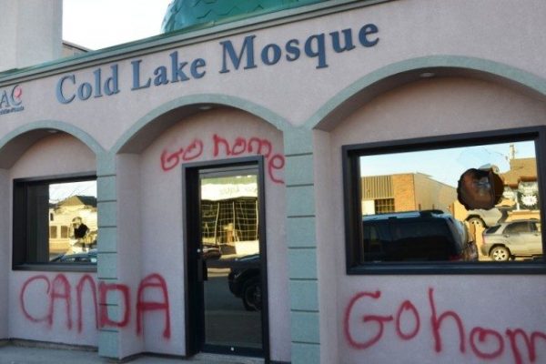 Non-Muslims help clean up vandalised mosque in Canada