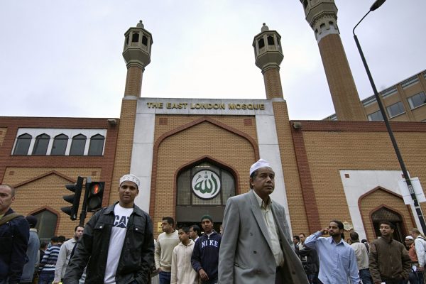 MI5 is paying British Muslims £2000 to spy and report 'radical behaviour'