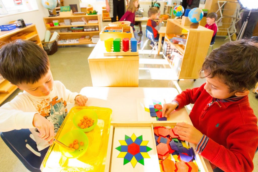 What are the similarities between Montessori schooling and Islamic teachings?