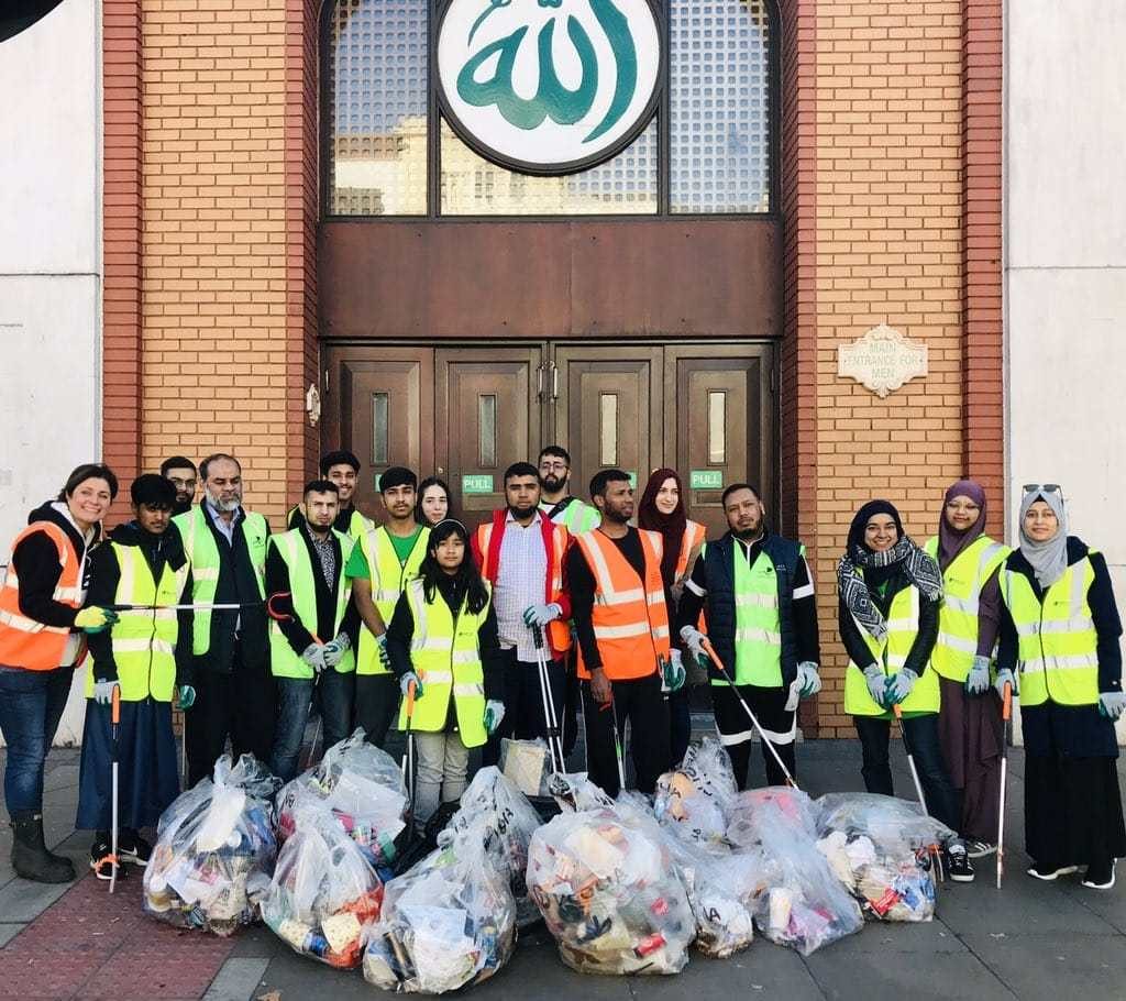 250 mosques across the UK join with Keep Britain Tidy to clean up the streets