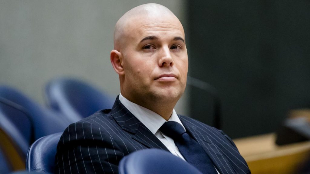 Former anti-Muslim Dutch MP converts to Islam